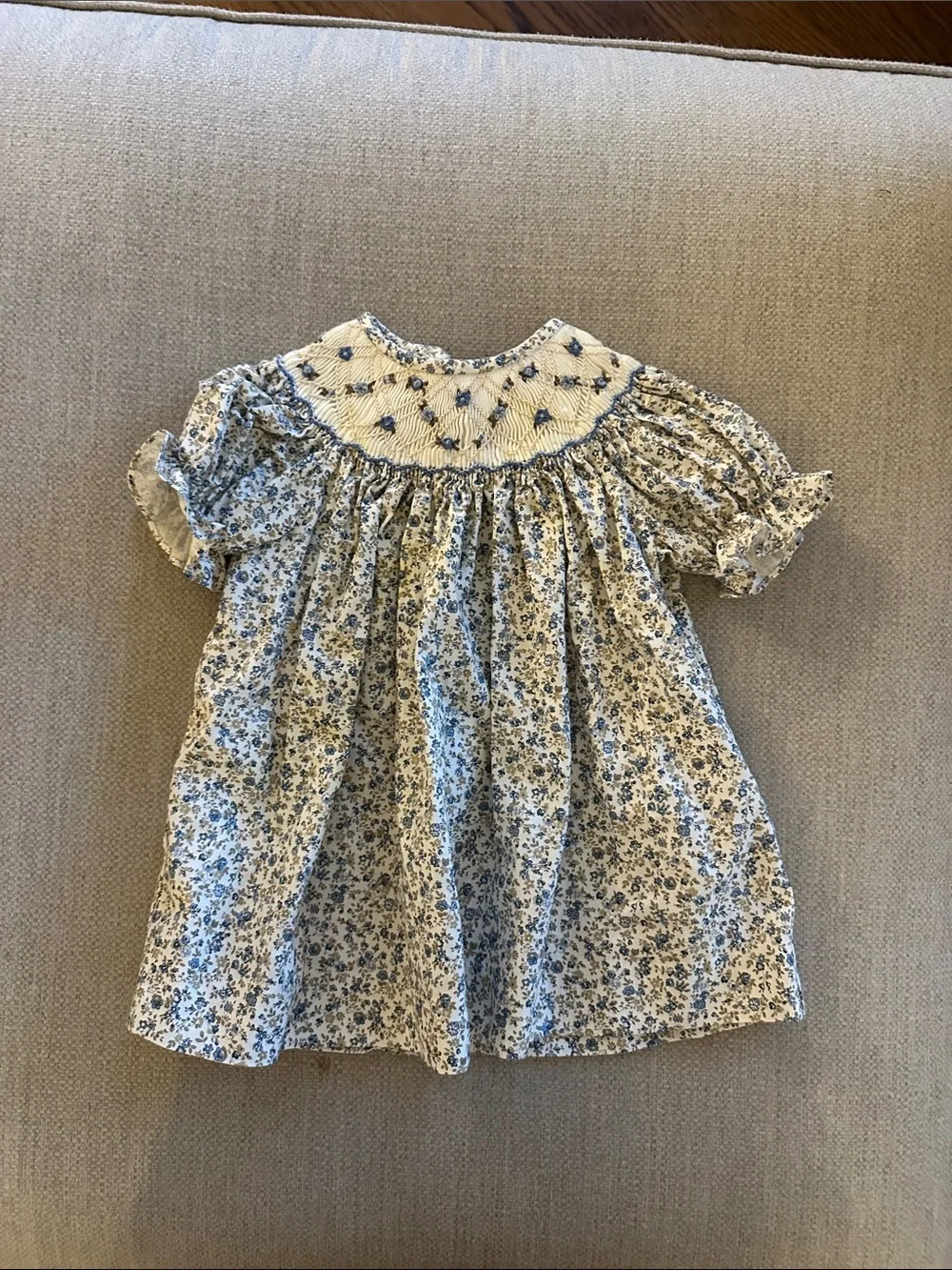 Luli & Me Cream and Blue Floral Smocked Dress size 3m